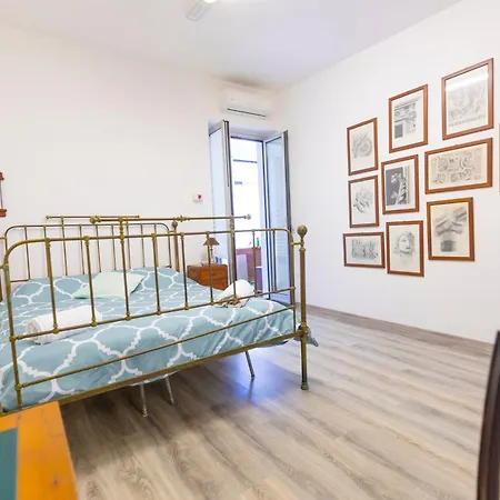 Apartament Intro Art Music House *