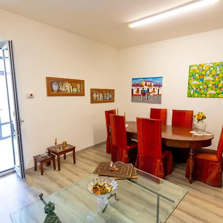 Apartament Intro Art Music House *