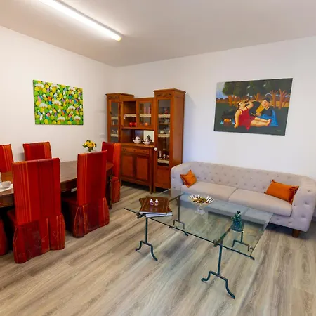 Intro Art Music House Apartament
